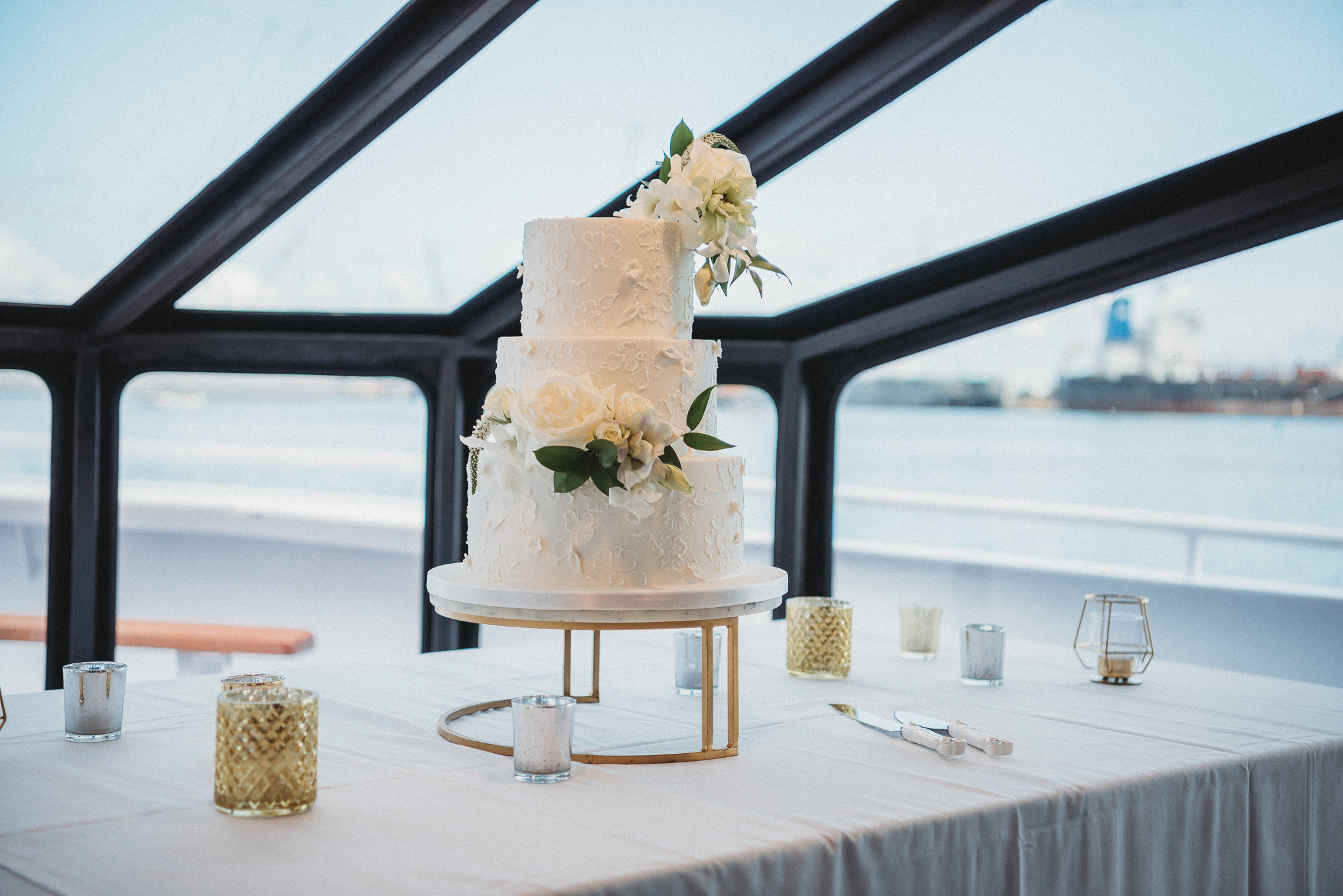 Le Meridien Tampa, The Courthouse, Yacht StarShip Tampa Wedding, Caleo Designs, Wedding cake