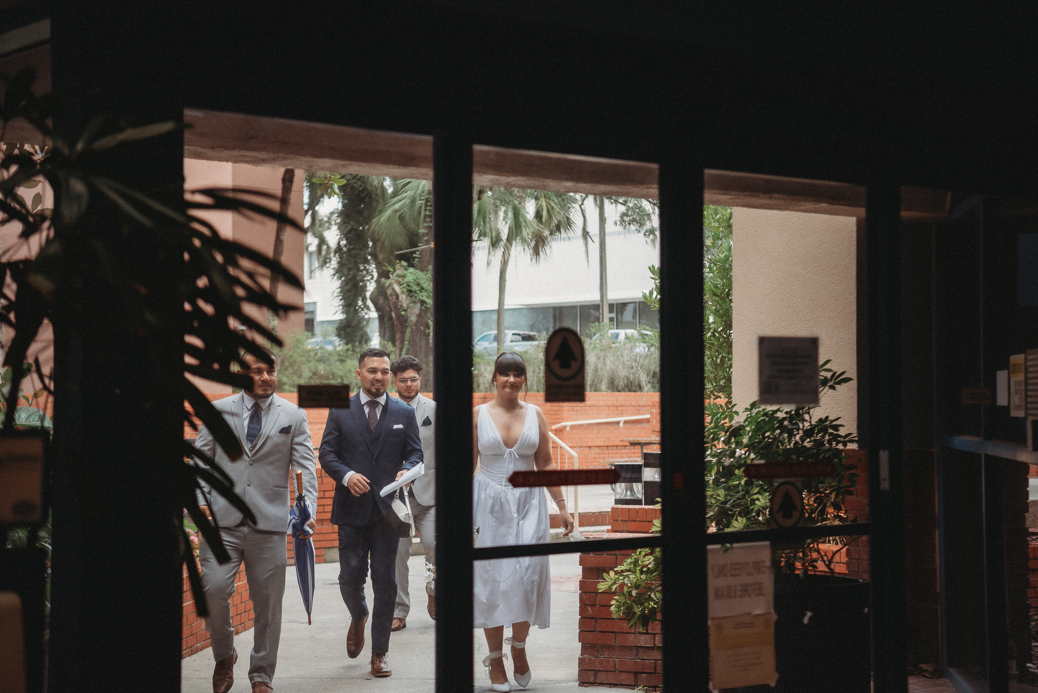 Brooksville courthouse wedding photography capturing natural moments