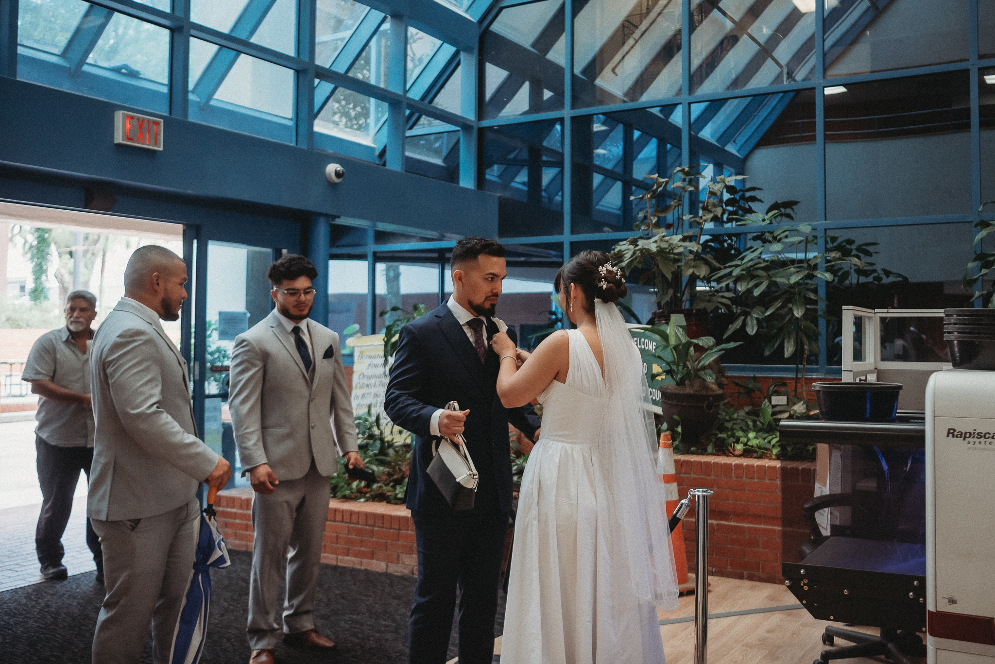 Brooksville courthouse wedding photography capturing natural moments